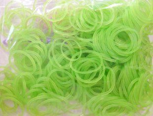 Резинки для плетения Rainbow Loom 300шт. однотонные полупрозрачные Зеленые 1915 +крючок